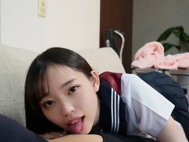 Nữ học sinh ngây thơ bị tên ba cóc chọc cu giả vào lồn